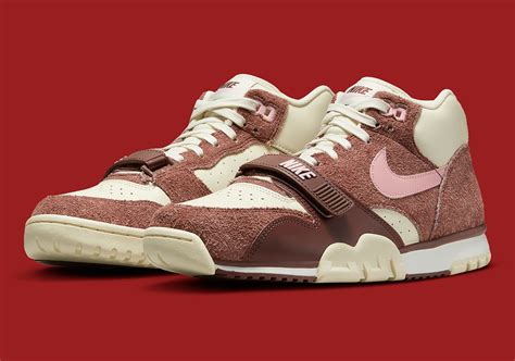 Nike valentine's day trainers